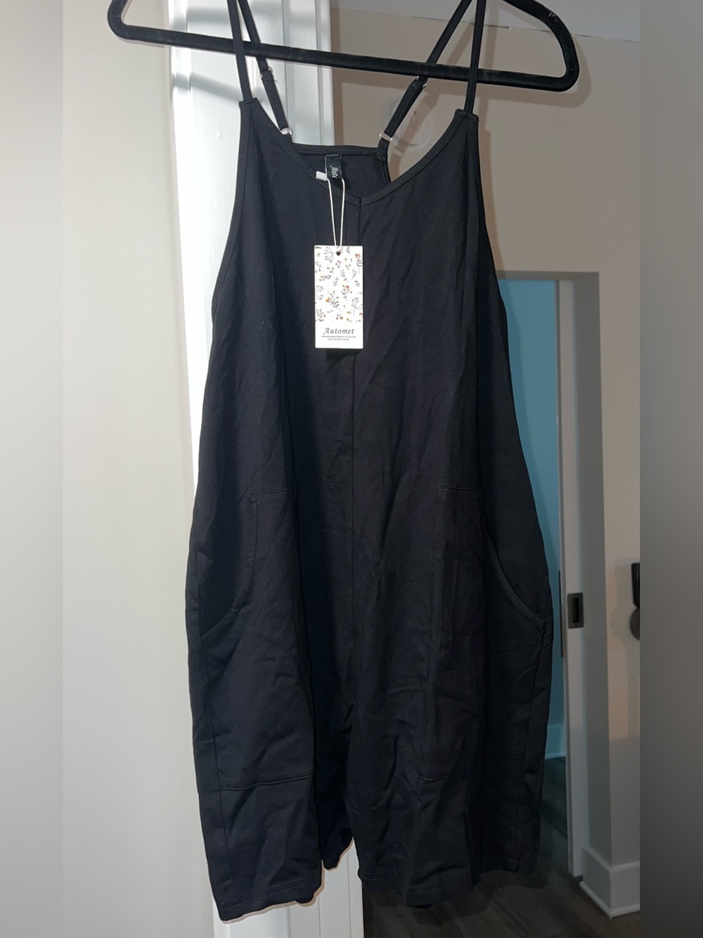 Black Sleeveless Jumper with Pockets